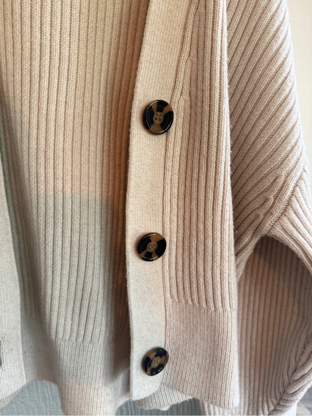H&M Women’s Cream Ribbed Button-Front Cardigan Sweater - Picture 3 of 9